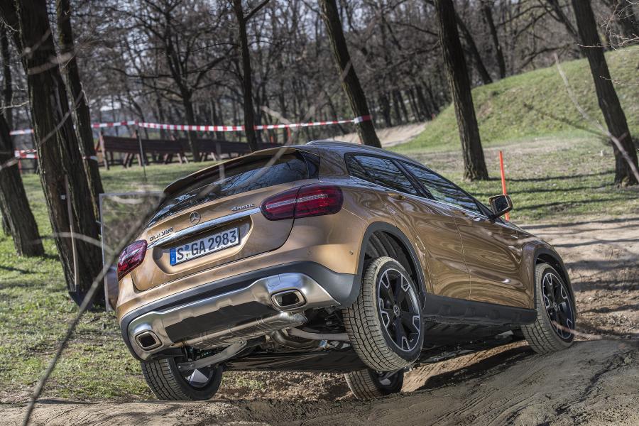  Mercedes-Benz GLA220 4Matic 2017 года  (WW) (фото 8 из 28)